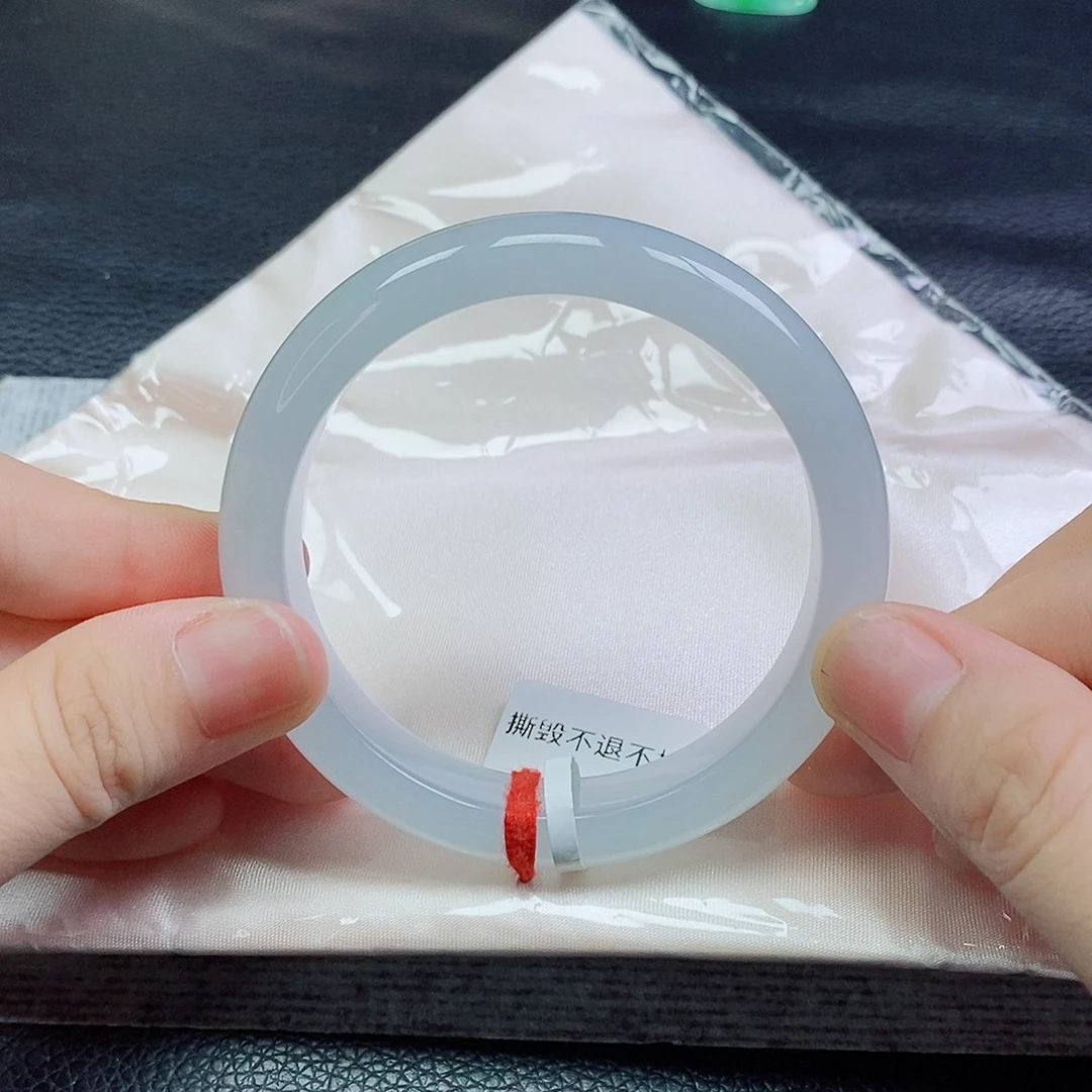翡翠手镯未镶嵌正装起胶洒金