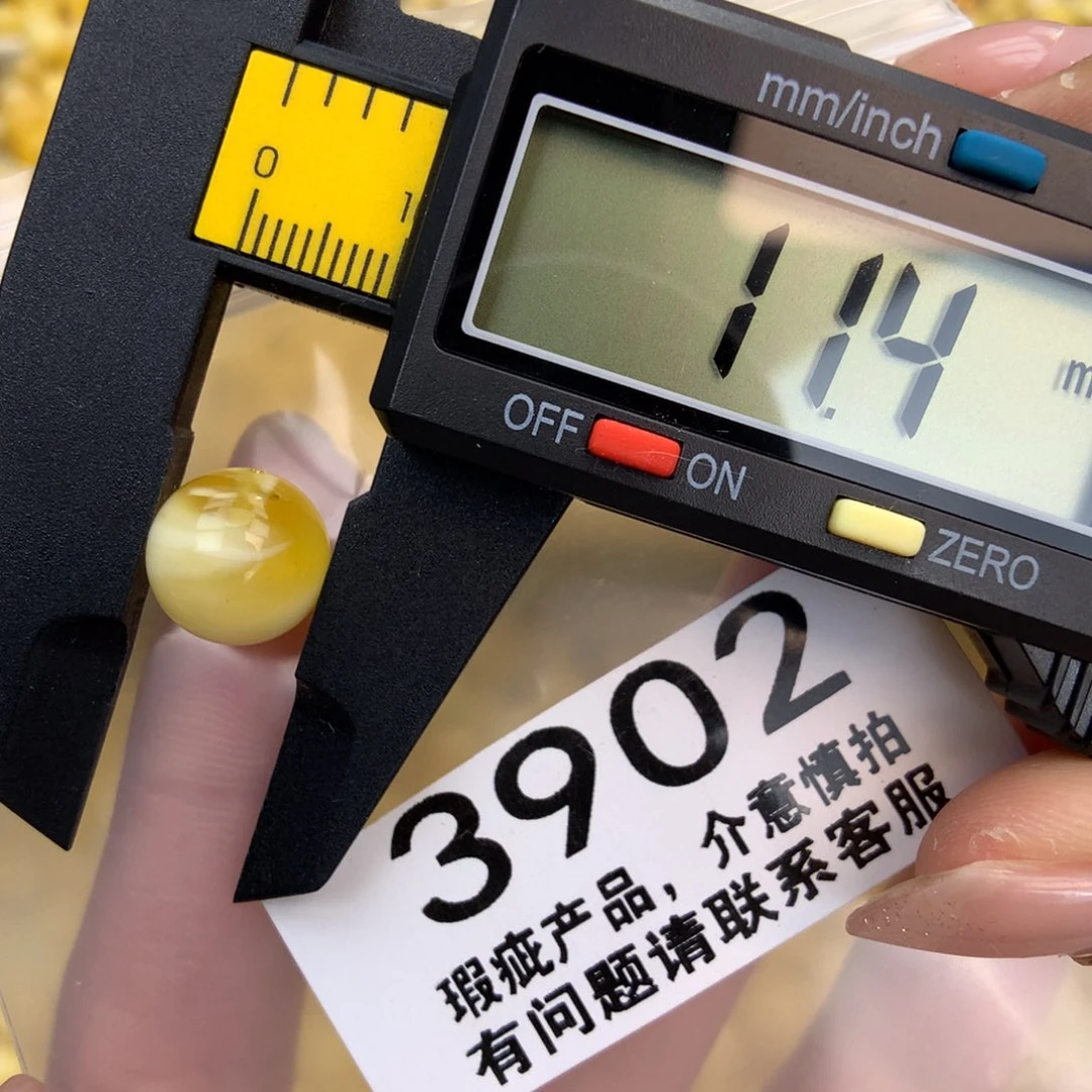 未镶嵌琥珀珠宝奇石
