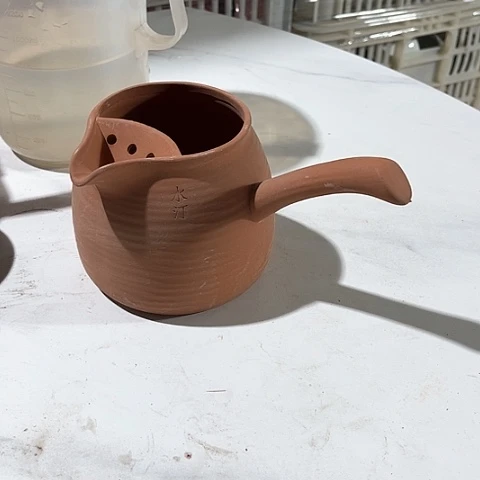 微瑕，明火，约600毫升，嘴口变形