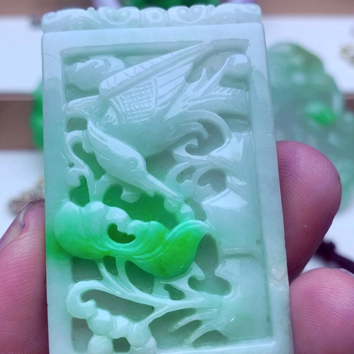 吊坠(不含链)未镶嵌翡翠