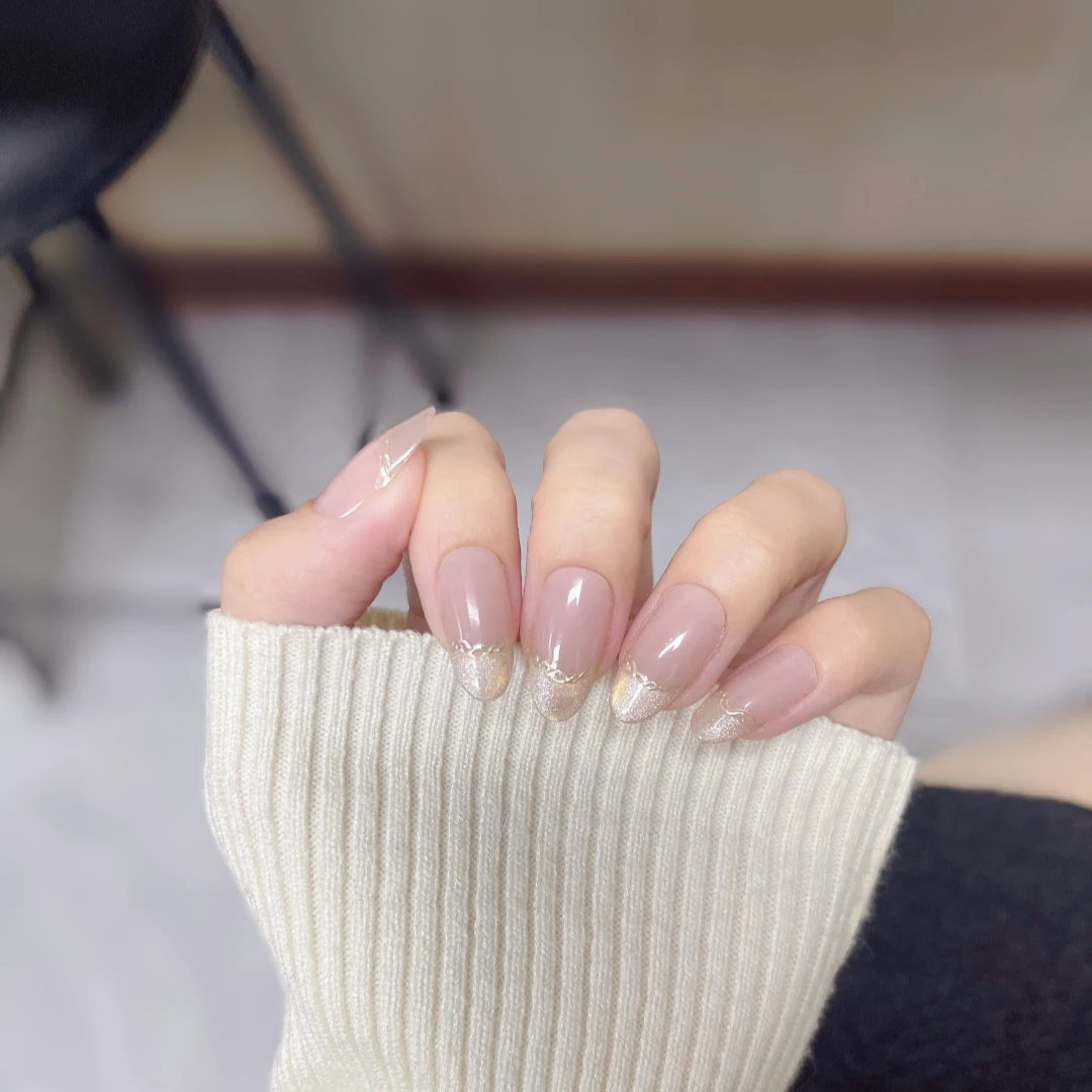 白月光 短椭圆穿戴甲手工高级感轻奢美甲贴片渐变新款美甲