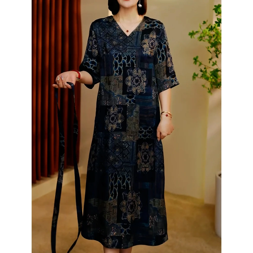 时尚洋气妈妈装印花V领连衣裙女2025夏季新款高级感遮肉显瘦A字裙