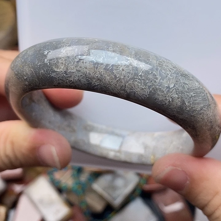 硅化玉未镶嵌颈饰