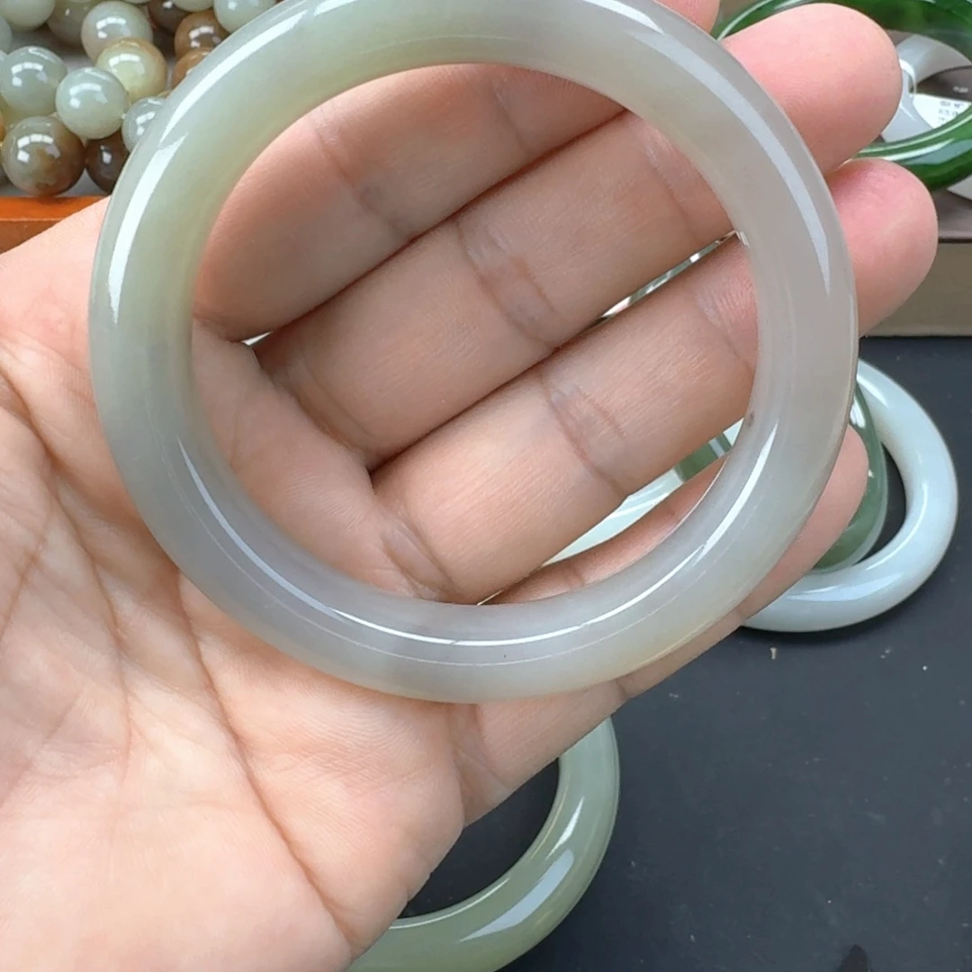 和田玉（糖玉）未镶嵌手镯