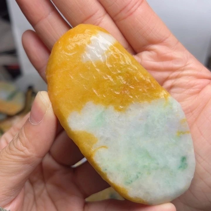 翡翠颈饰未镶嵌舜毛料