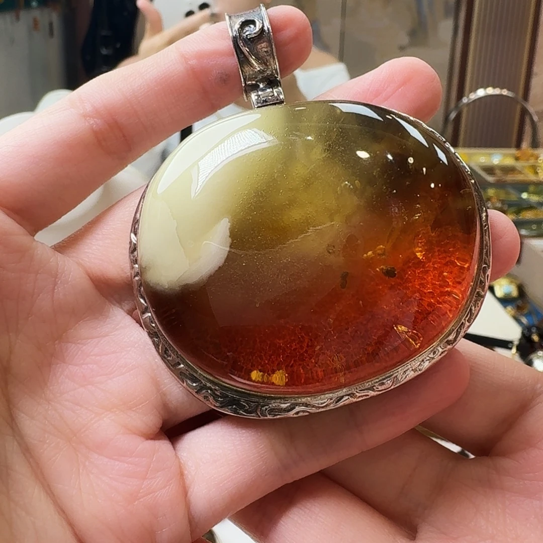 琥珀未镶嵌颈饰吊坠