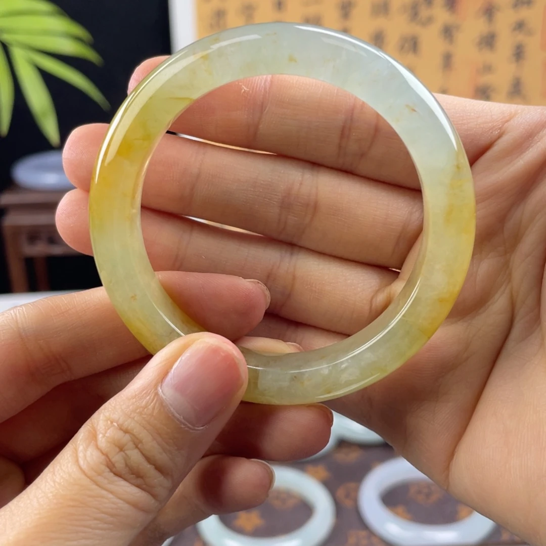 翡翠未镶嵌手镯有包容8号