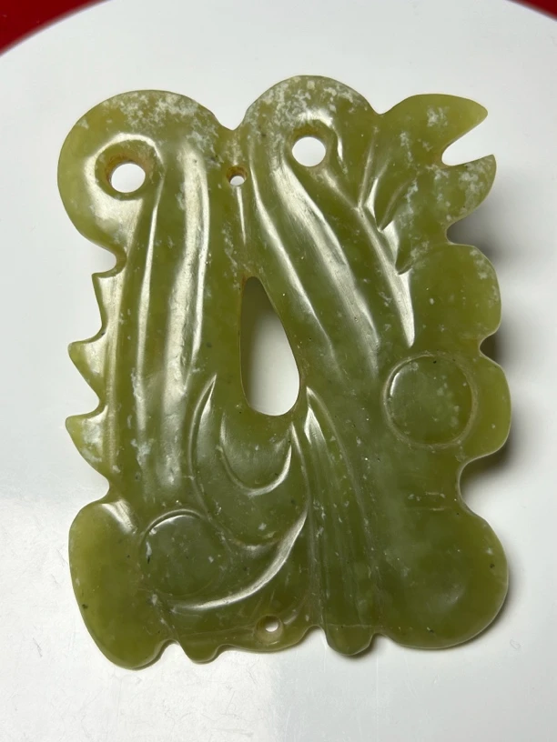红山时期文化龙凤玉佩饰