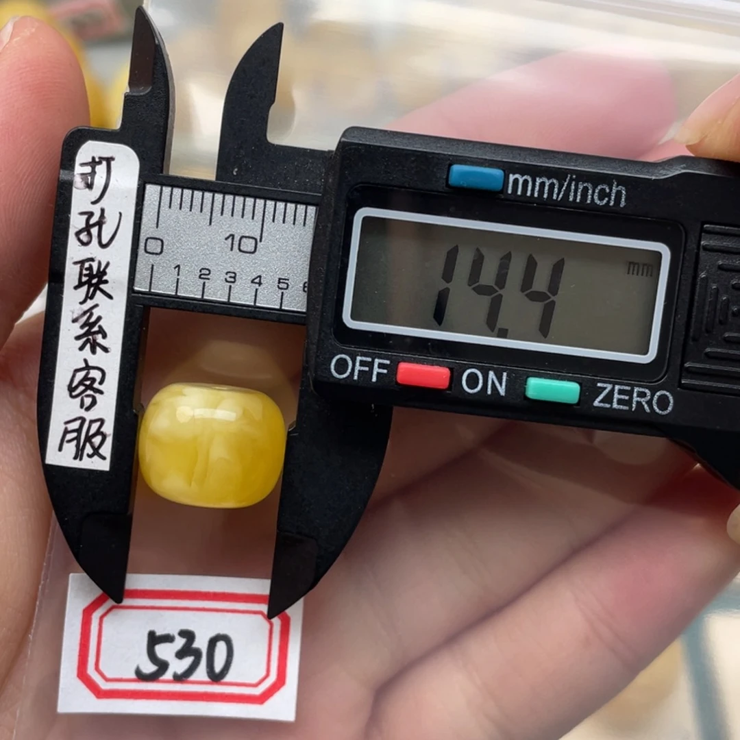蜜蜡裸石未镶嵌蜜蜡
