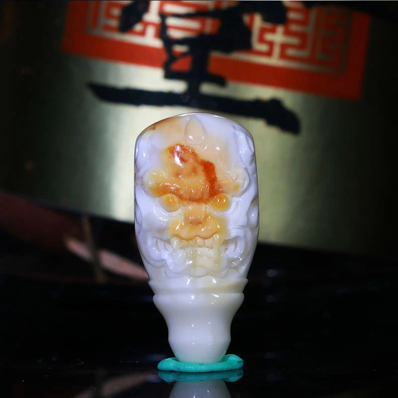 13m兽面三通天然原矿一物一图精工雕刻白蜡沁色蜜蜡三通佛头Y41