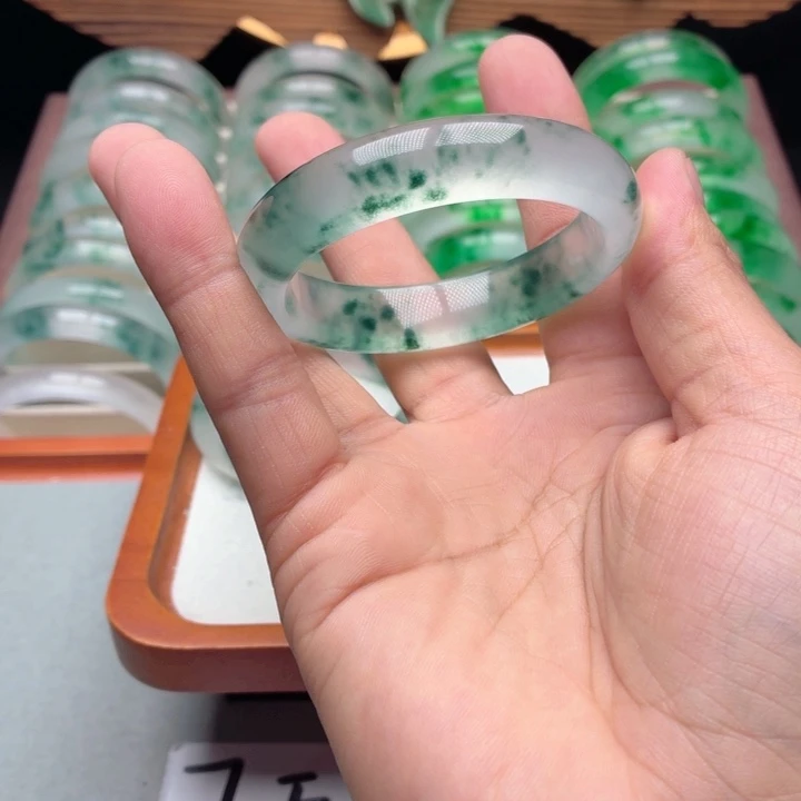 石英质玉未镶嵌手镯