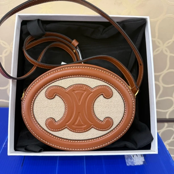 95新 Celine/思琳 圆饼1114 0933