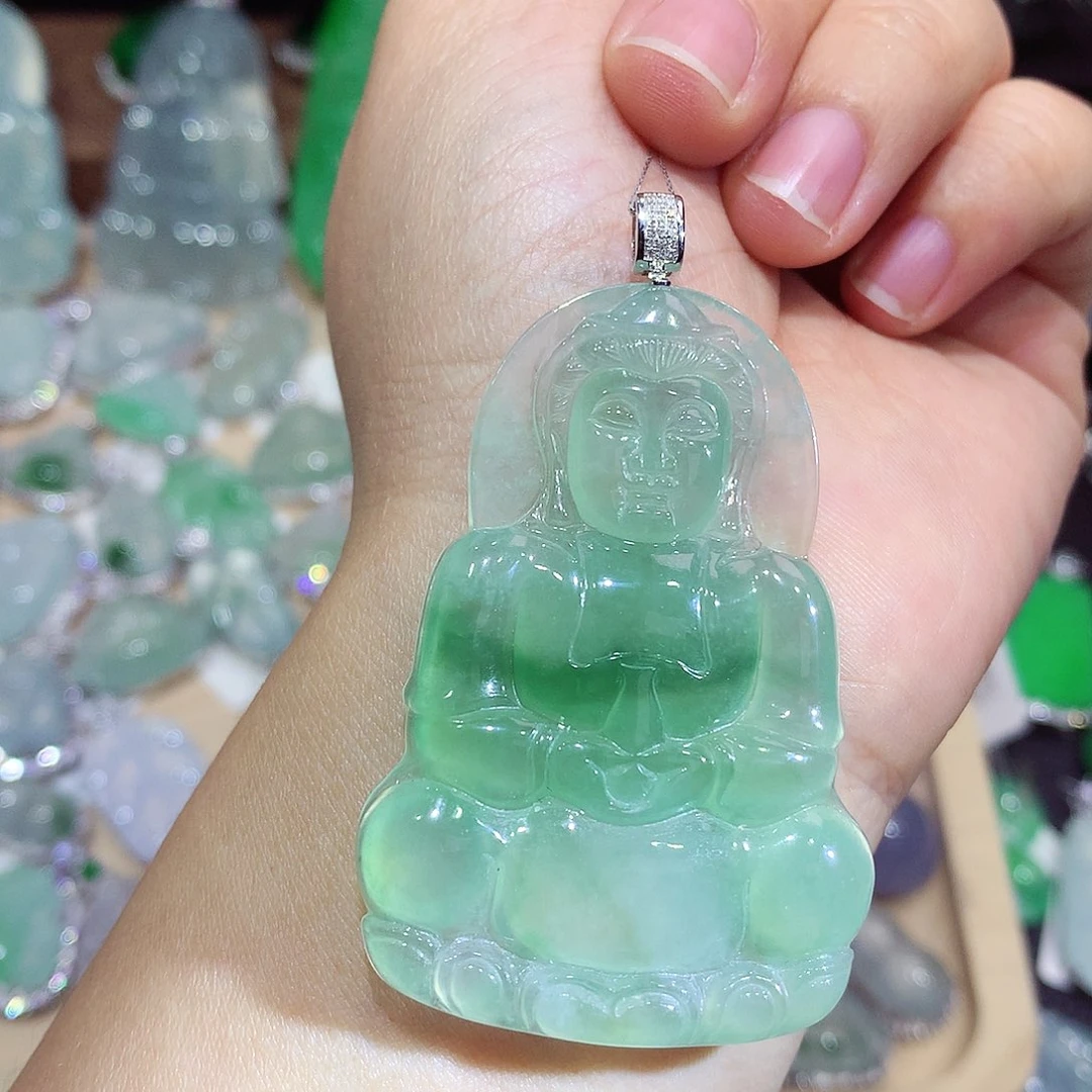 翡翠18K金镶嵌颈饰观音