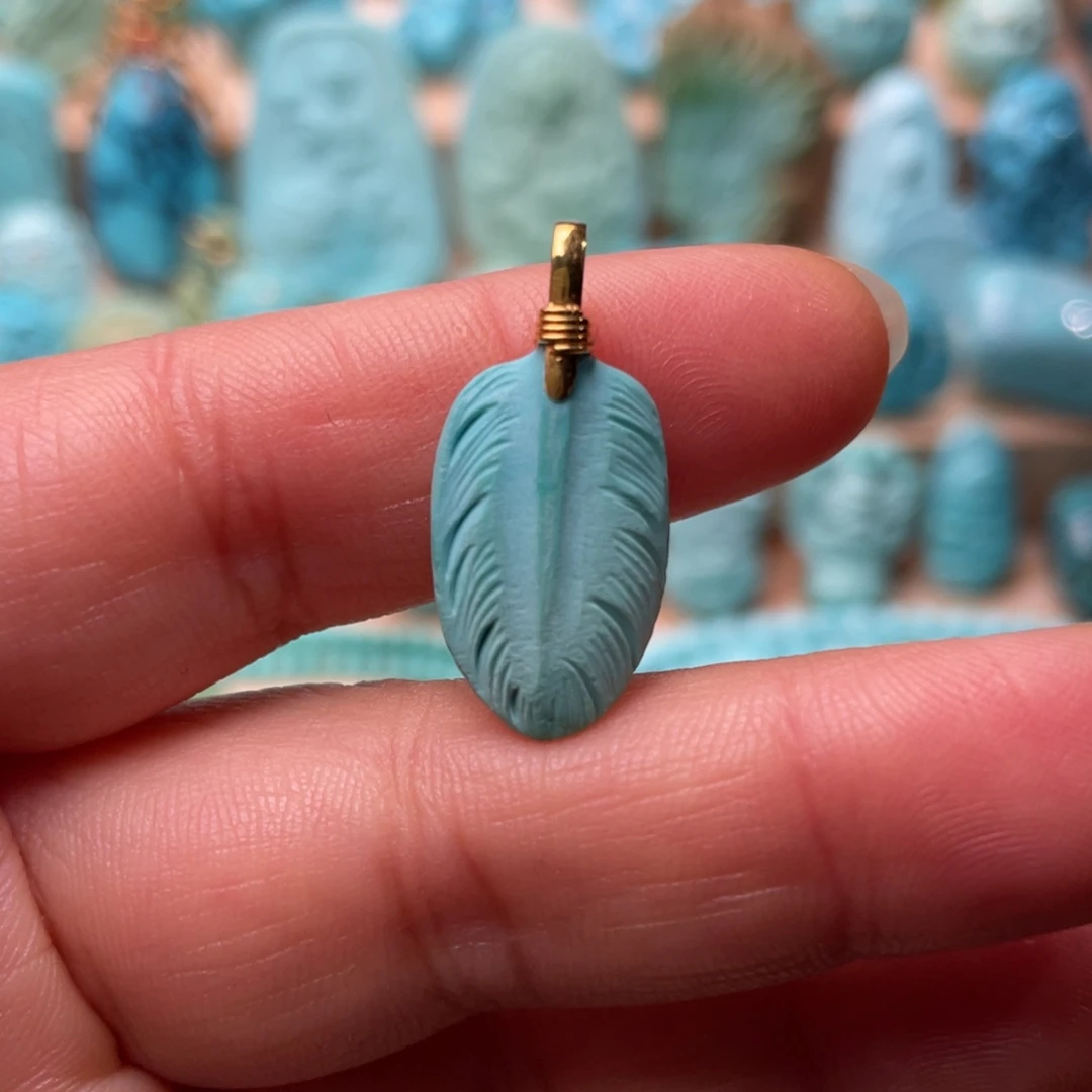 绿松石未镶嵌颈饰