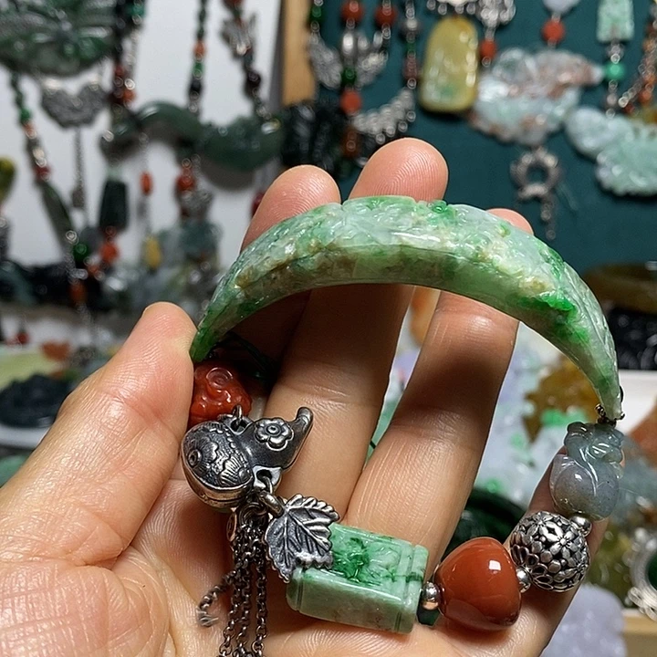 翡翠未镶嵌吊坠(赠链)