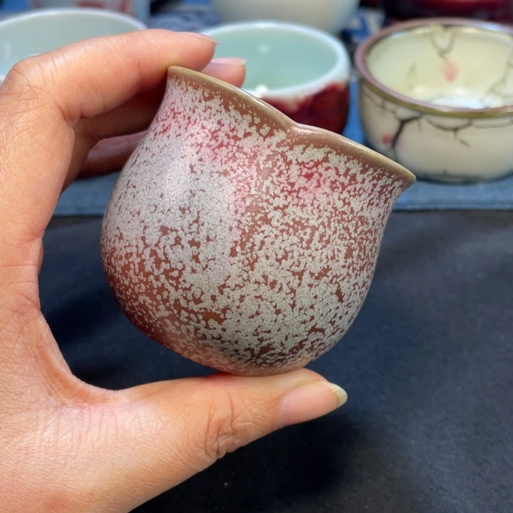 摆件钧瓷玉兰杯。