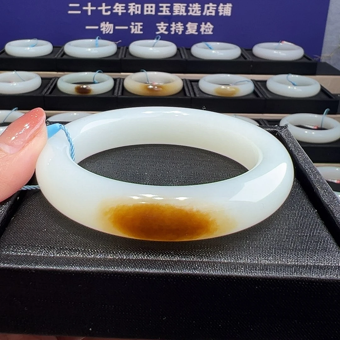 和田玉未镶嵌手镯