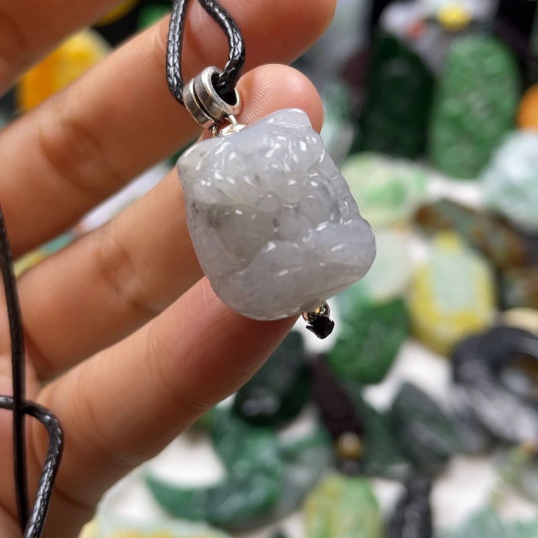 翡翠颈饰未镶嵌牌子