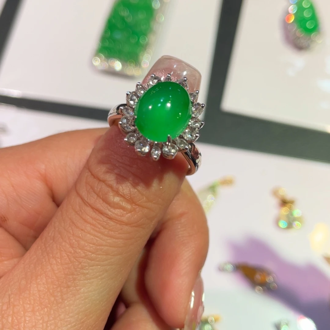 翡翠18K金镶嵌颈饰戒指