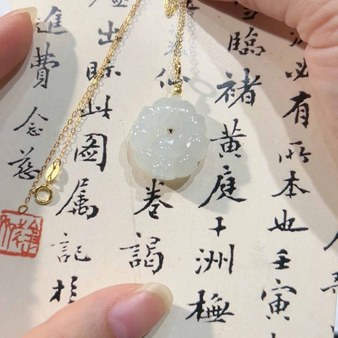 和田玉18K金镶嵌颈饰