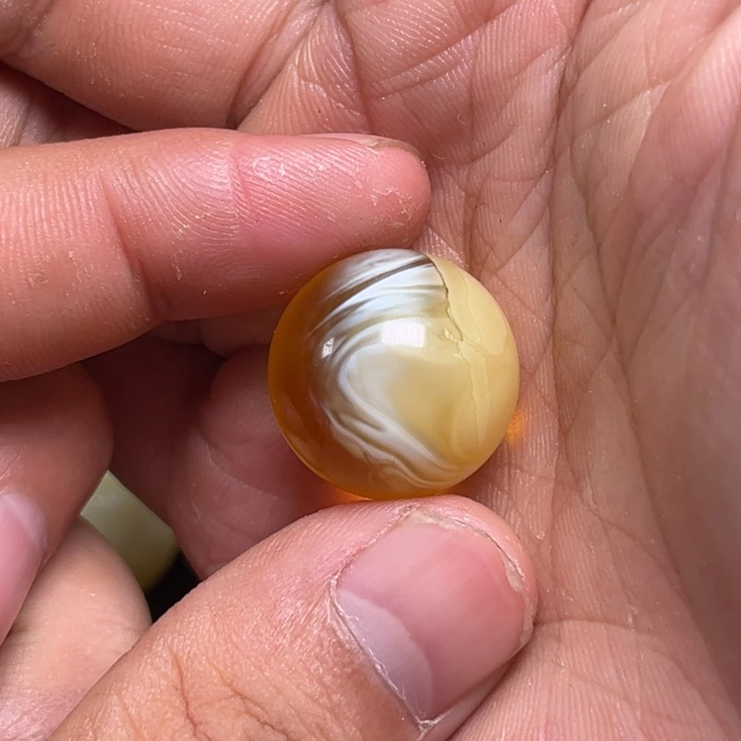琥珀未镶嵌裸石蜜蜡俄荧光拉丝聚宝盆20