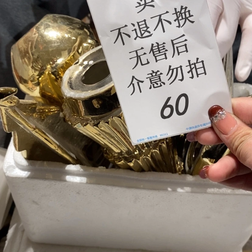 【闪购商品】摆件3***人陶瓷摆件瑕疵特卖