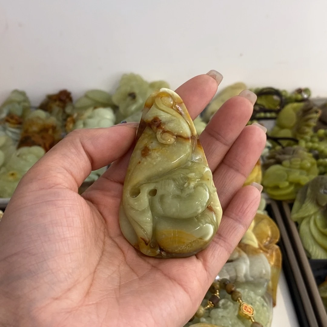 蛇纹石玉未镶嵌颈饰