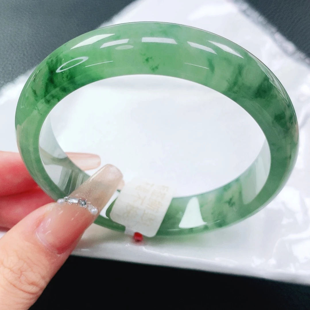 翡翠手镯未镶嵌58圈