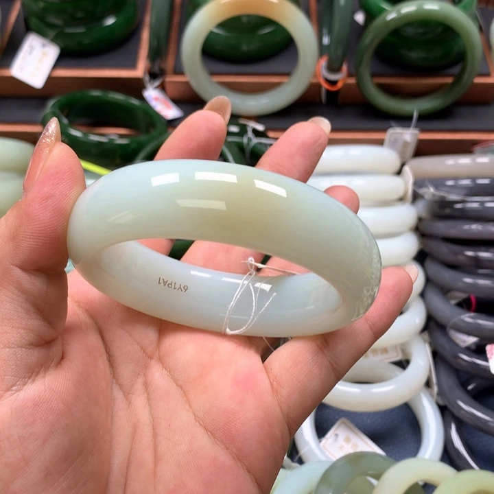 【闪购商品】未镶嵌手镯和田玉