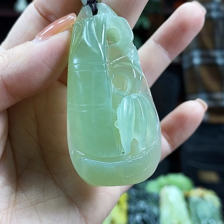 蛇纹石玉未镶嵌吊坠