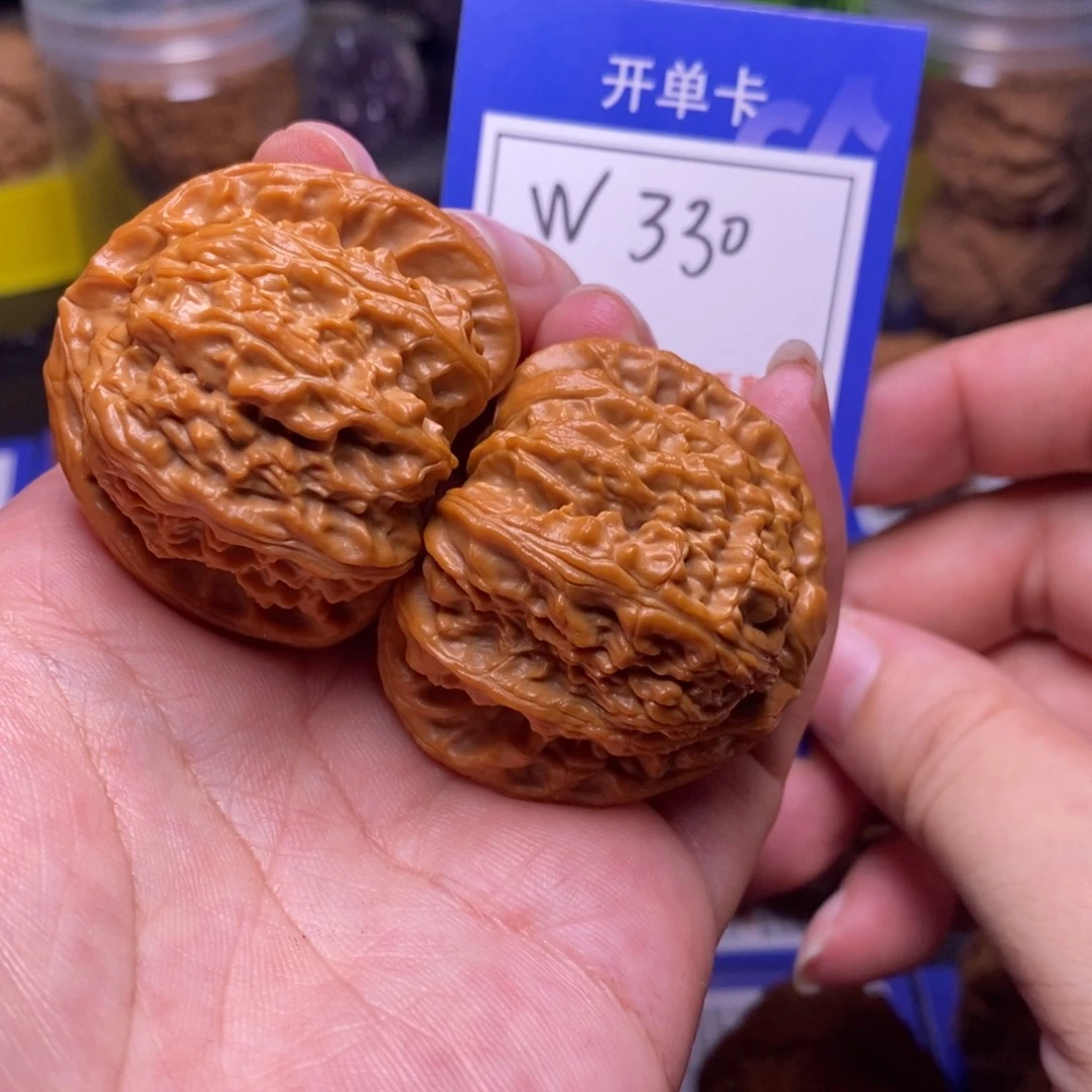 把件桃核三角白43、w330