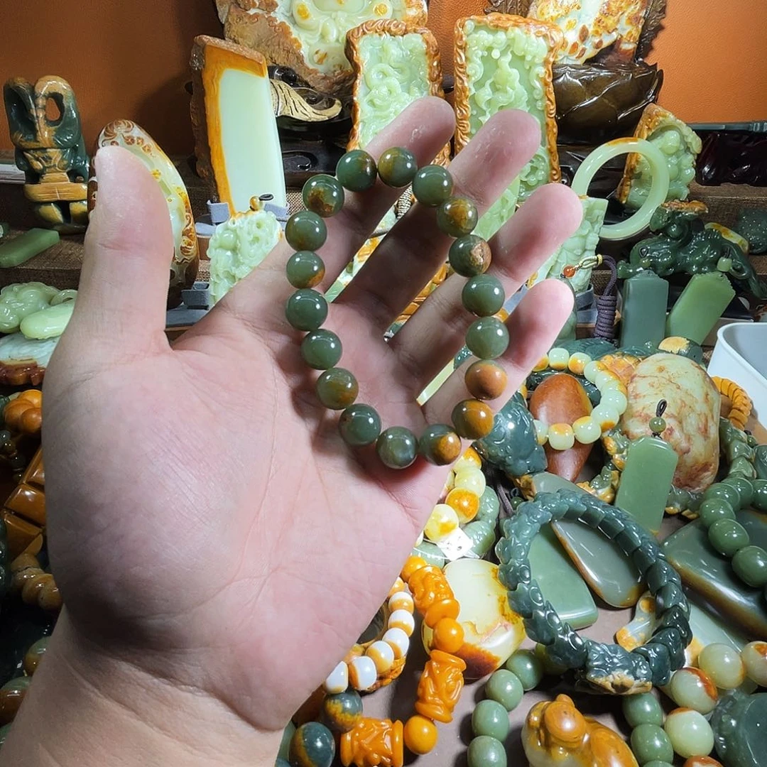 透闪石质玉未镶嵌珠宝奇石