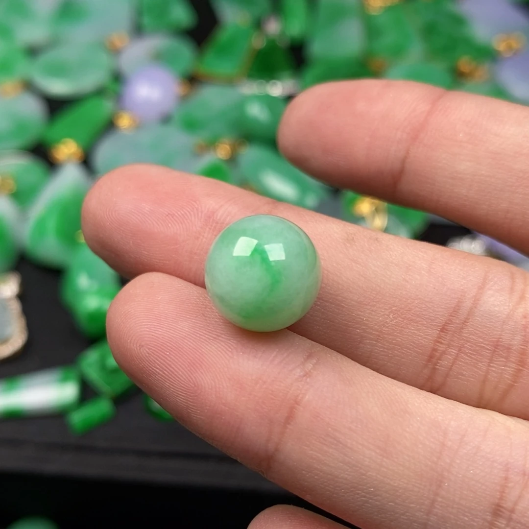 广***业翡翠未镶嵌颈饰翡翠