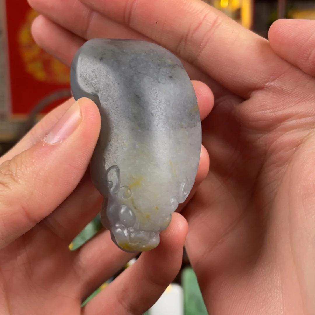 和田玉未镶嵌把件