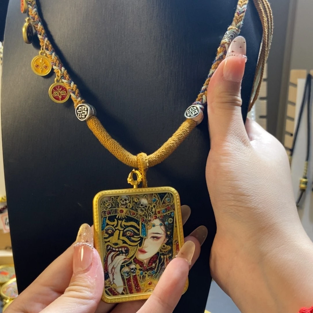吊坠美丽的唐卡在这里结缘