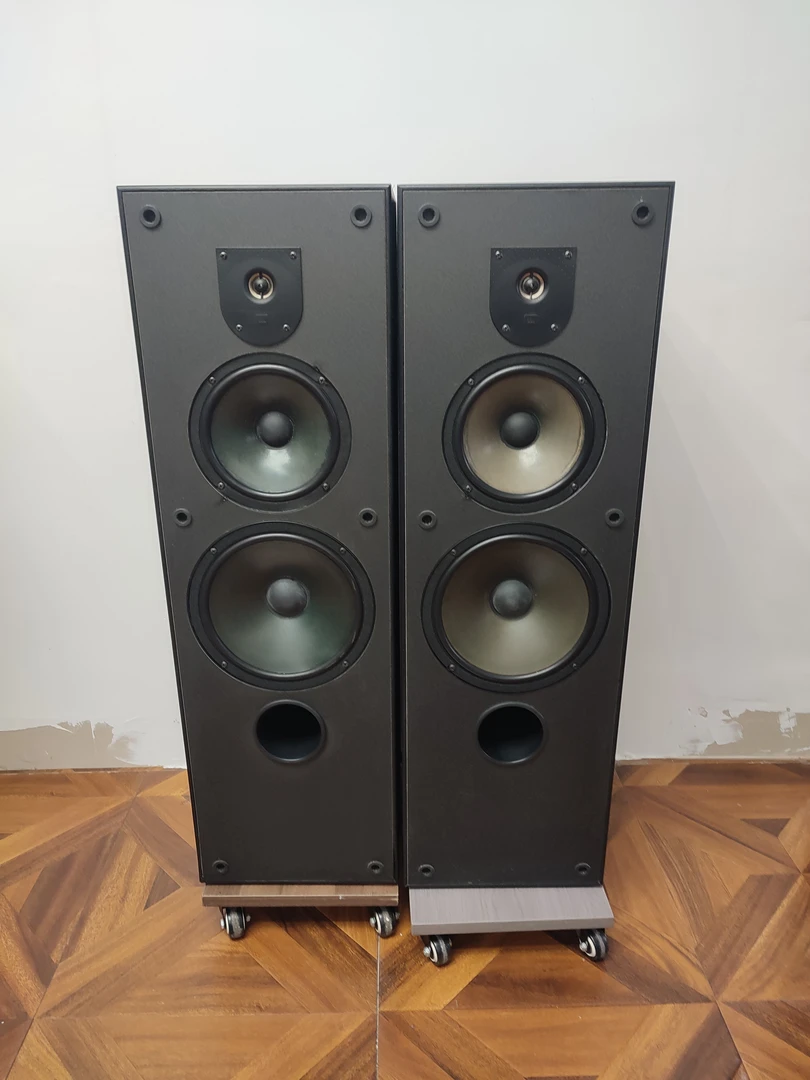 8新  二手J系列MR308Ⅱ落地箱，不保修不退换货。运费自理