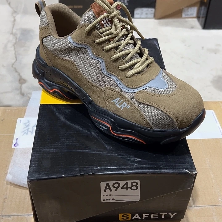 编码948号。40码防砸防刺劳保鞋。