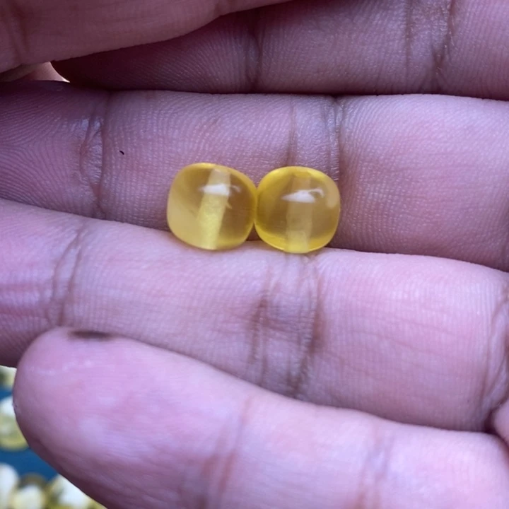 琥珀未镶嵌裸石23号9*7.9左右2颗