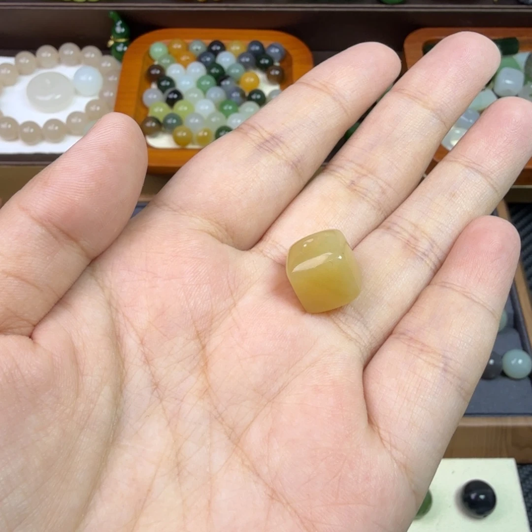 和田玉未镶嵌珠宝半成品卡12新疆且末方糖