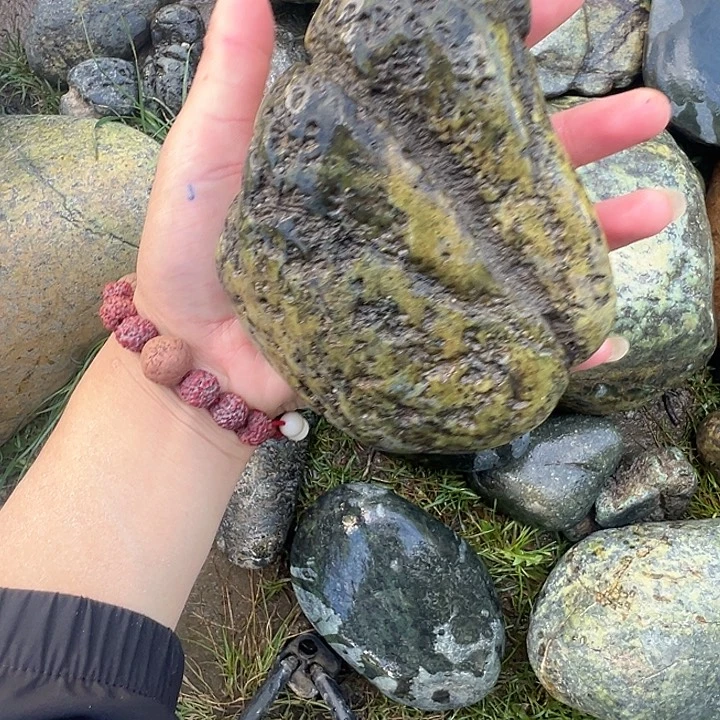 山***人蛇纹石玉未镶嵌西藏藏玉药王石