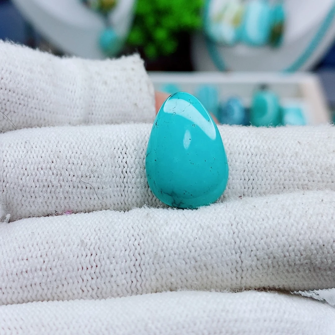 绿松石未镶嵌颈饰