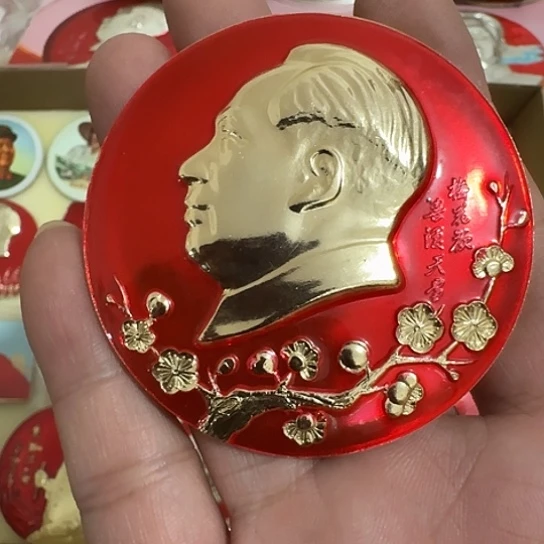 東***其他普通金属圆形红色人物形象