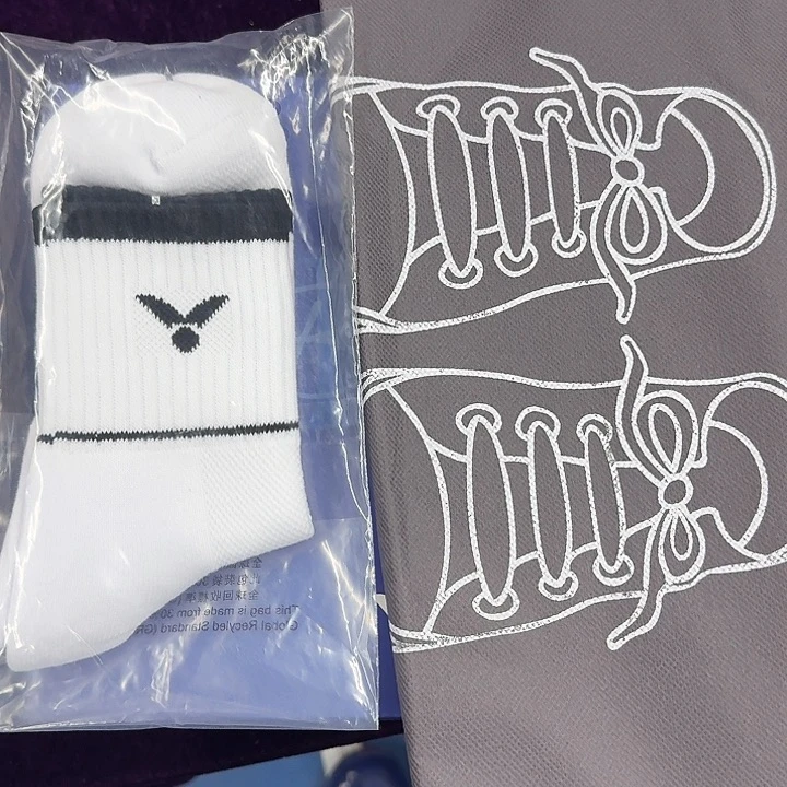 42码羽毛球专业鞋子