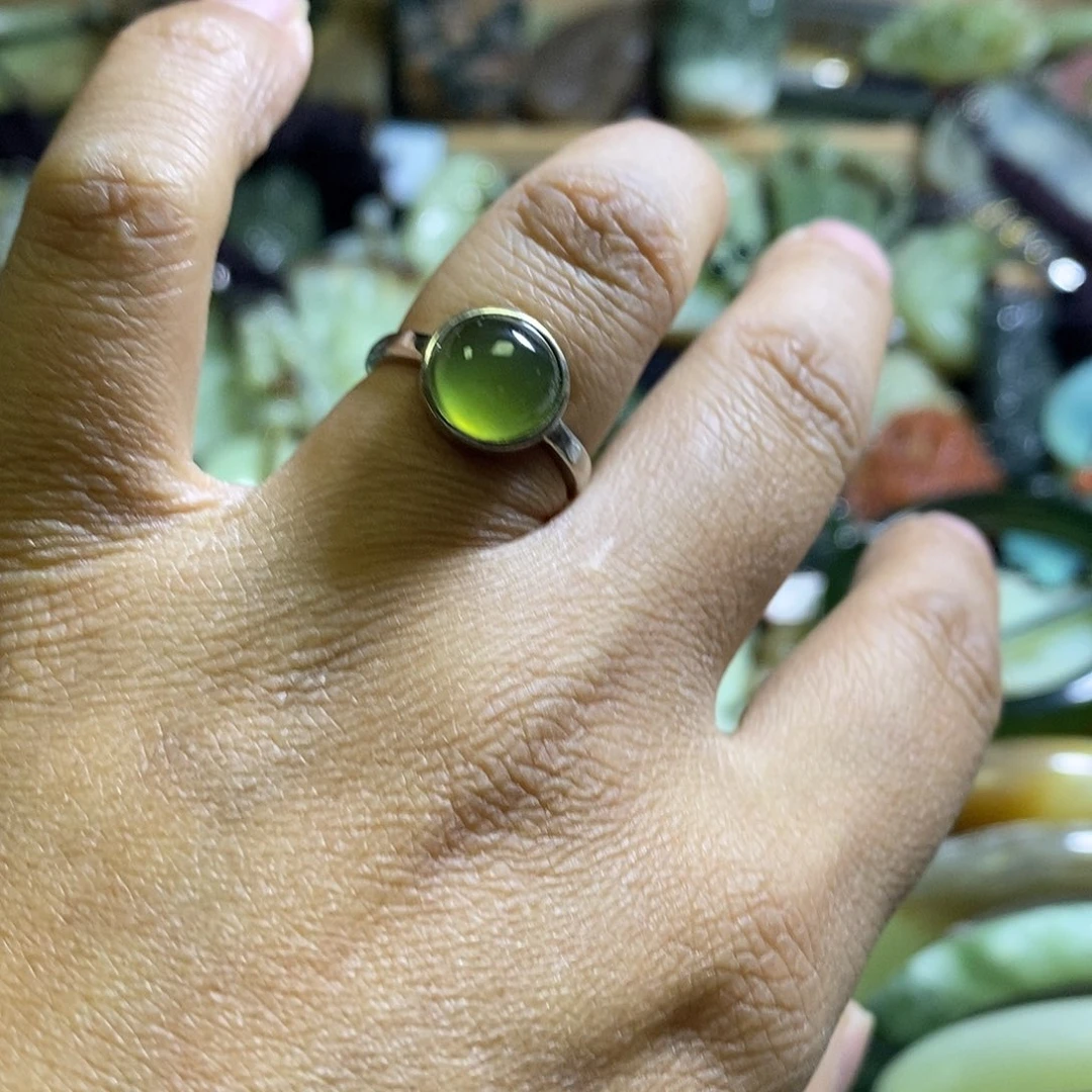 岫玉未镶嵌戒指一个