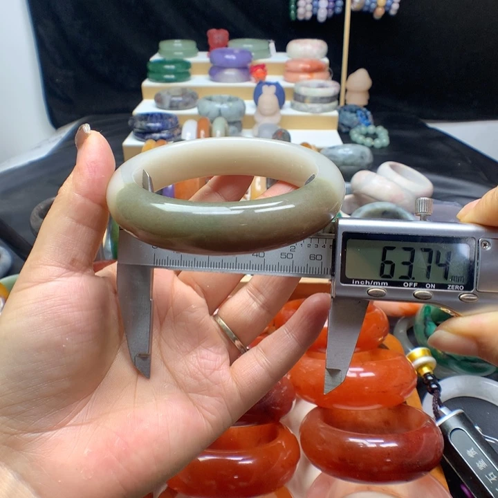 未镶嵌手镯石英质玉