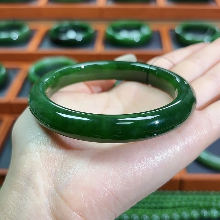 和田玉（碧玉）未镶嵌手镯