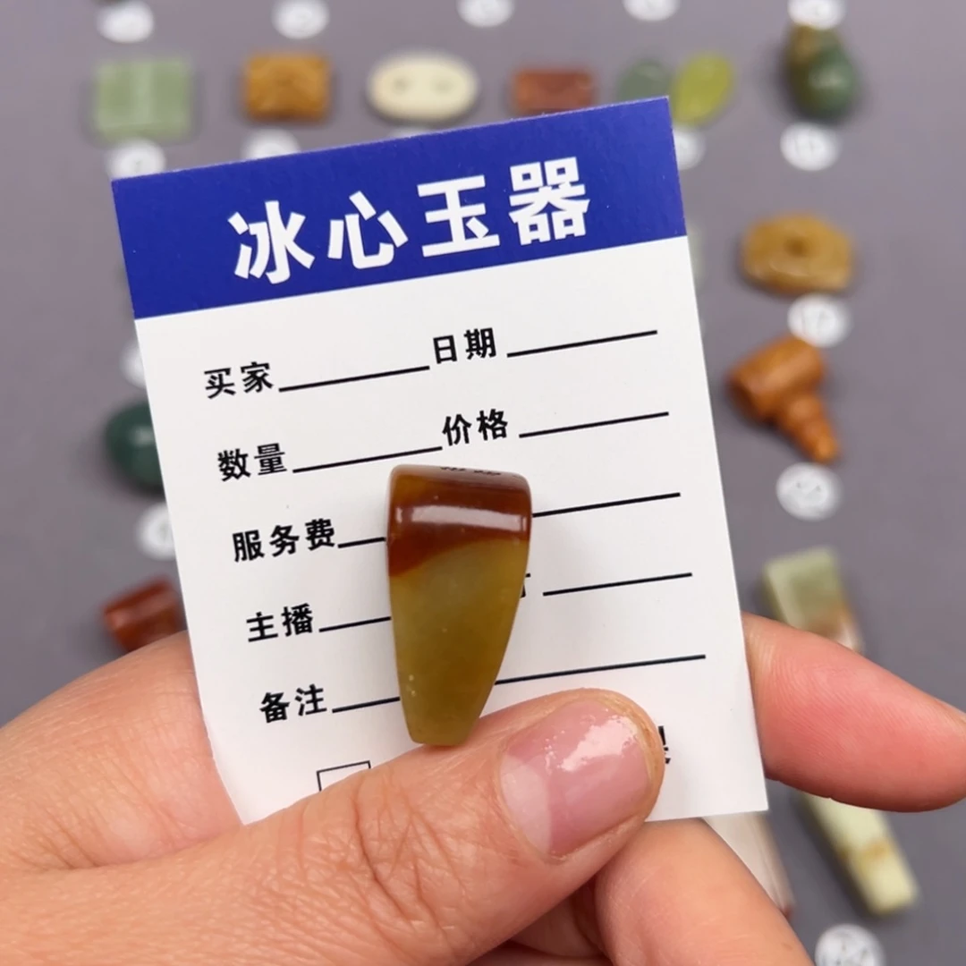 蛇纹石玉颈饰未镶嵌时*