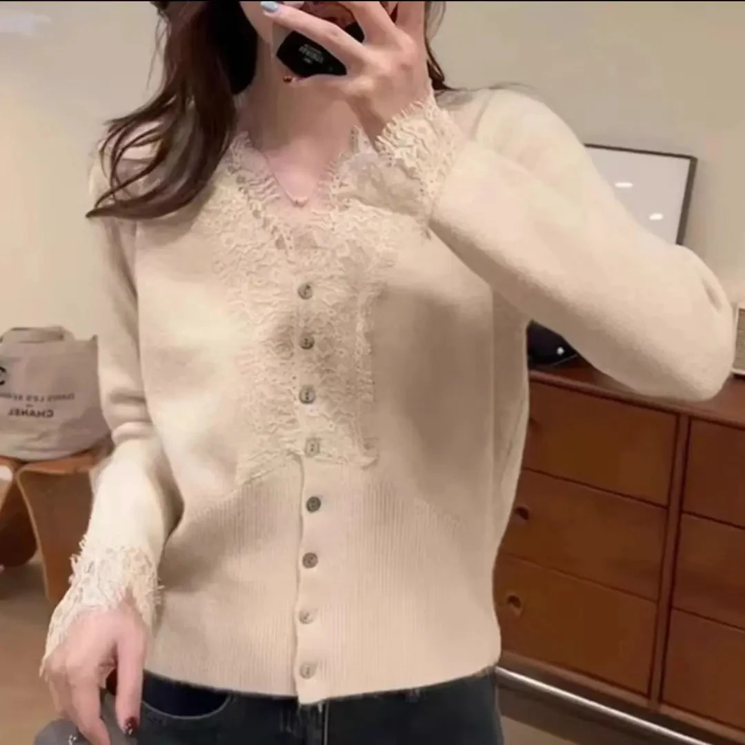 2025秋季季新款大码蕾丝V领开衫女长袖打底衫气质显瘦