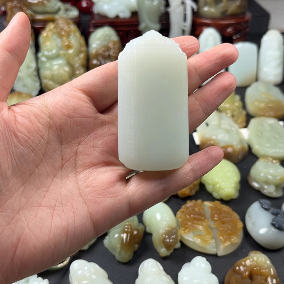 想****和田玉未镶嵌颈饰