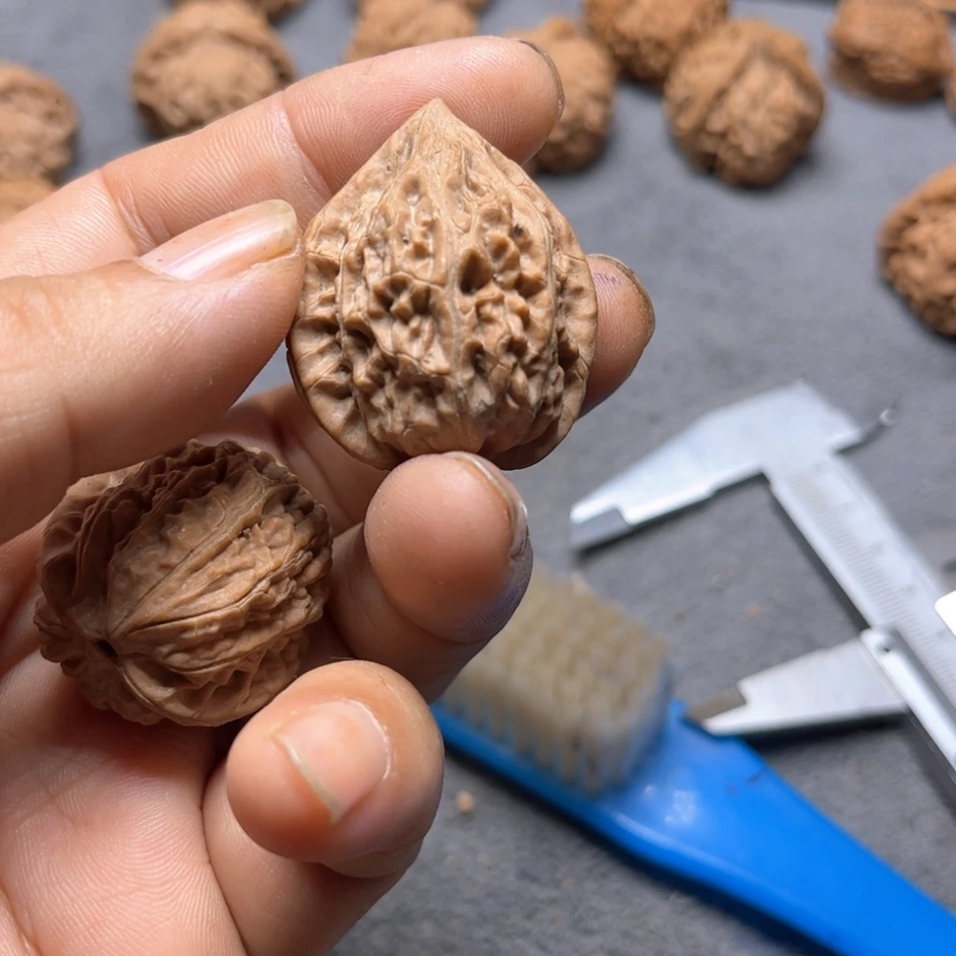 文玩核桃吊坠鸡心